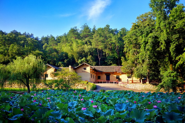 毛澤東同志故居(圖1) 毛澤東同志故居(圖1)