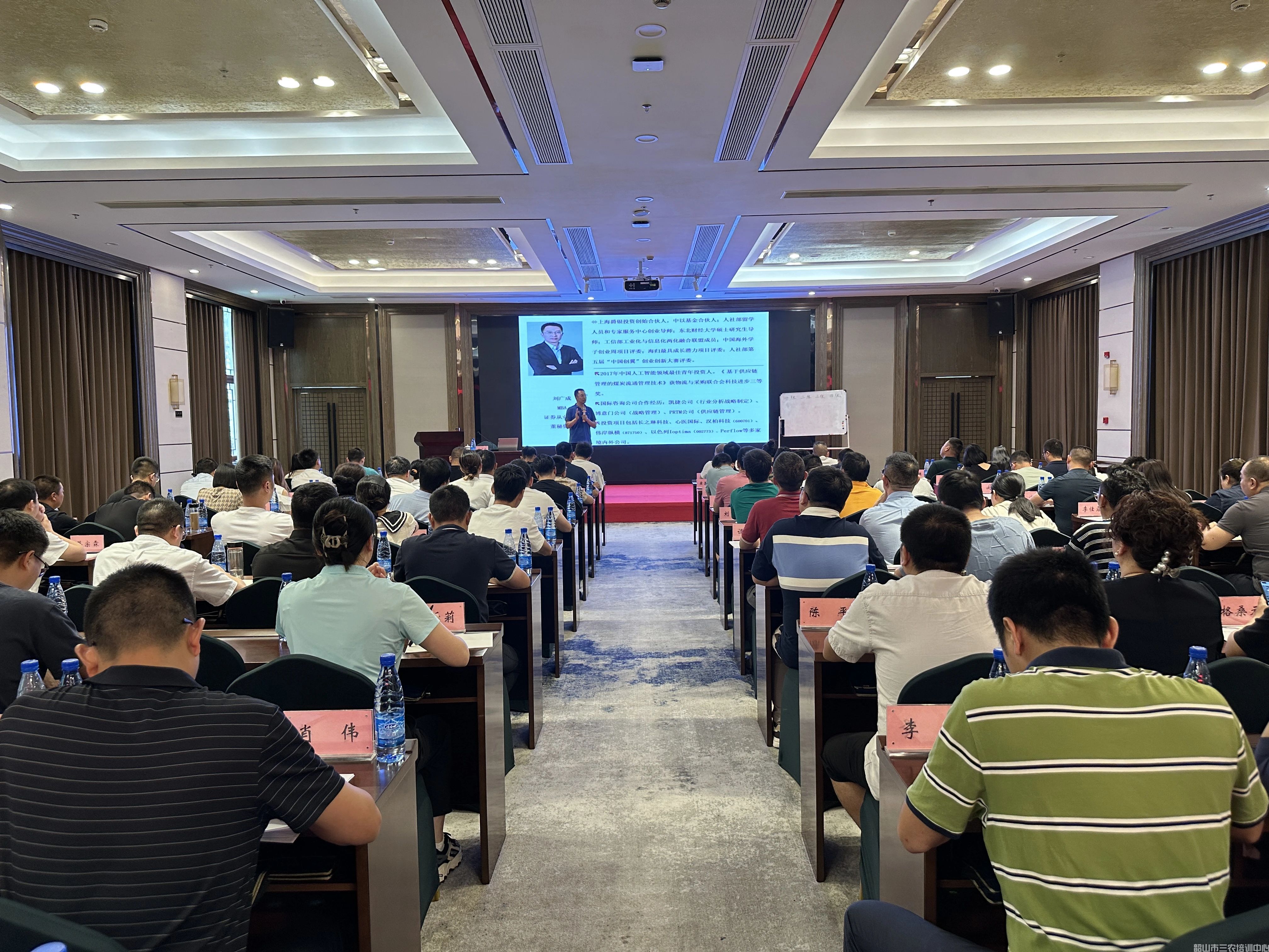 第五期返鄉(xiāng)入鄉(xiāng)創(chuàng)業(yè)培訓(xùn)班在我中心開班(圖5) 第五期返鄉(xiāng)入鄉(xiāng)創(chuàng)業(yè)培訓(xùn)班在我中心開班(圖5)