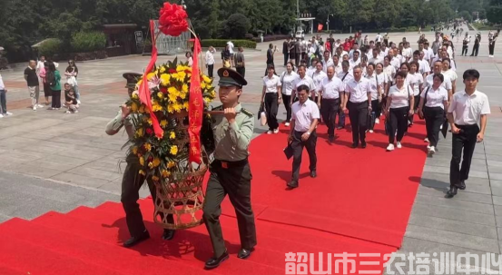 吐魯番市非公有制企業(yè)黨組織書記和黨建指導員示范培訓班在韶山開展學習培訓活動(圖8) 吐魯番市非公有制企業(yè)黨組織書記和黨建指導員示范培訓班在韶山開展學習培訓活動(圖8)