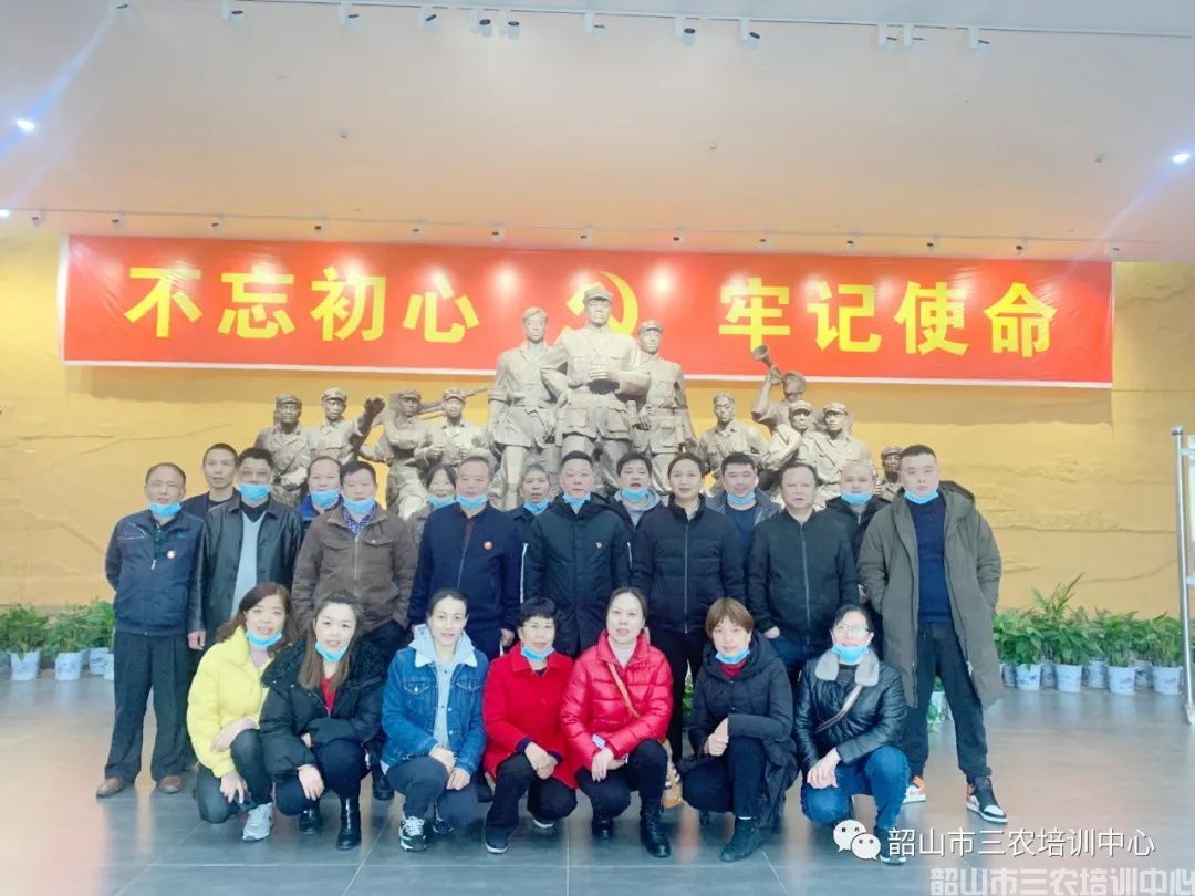 韶山市農業(yè)農村局黨總支“不忘初心 牢記使命”主題教育培訓班在我中心開班(圖2) 韶山市農業(yè)農村局黨總支“不忘初心 牢記使命”主題教育培訓班在我中心開班(圖2)