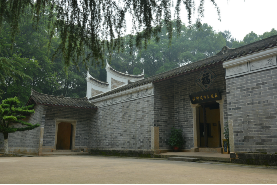 任弼時(shí)故居(圖1) 任弼時(shí)故居(圖1)